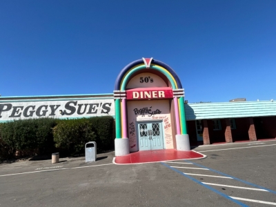 Peggy Sue’s 50’s Diner – Restaurante dos anos 50 no caminho pra Las Vegas como você nunca viu antes